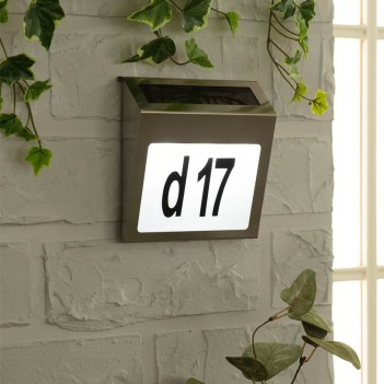 IP44 backlit house number wall light with solar charging and twilight sensor en